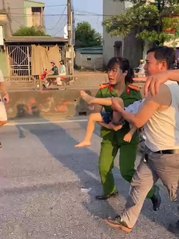 cứu bé 4 tuổi ảnh 1